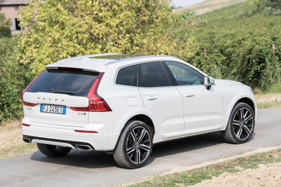  Volvo XC60 D4 R-Design 2017 года  (WW) (фото 5 из 6)
